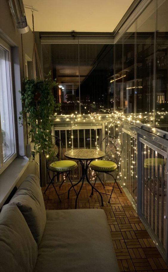 Освещение на балконе: как провести электричество и выбрать светильники